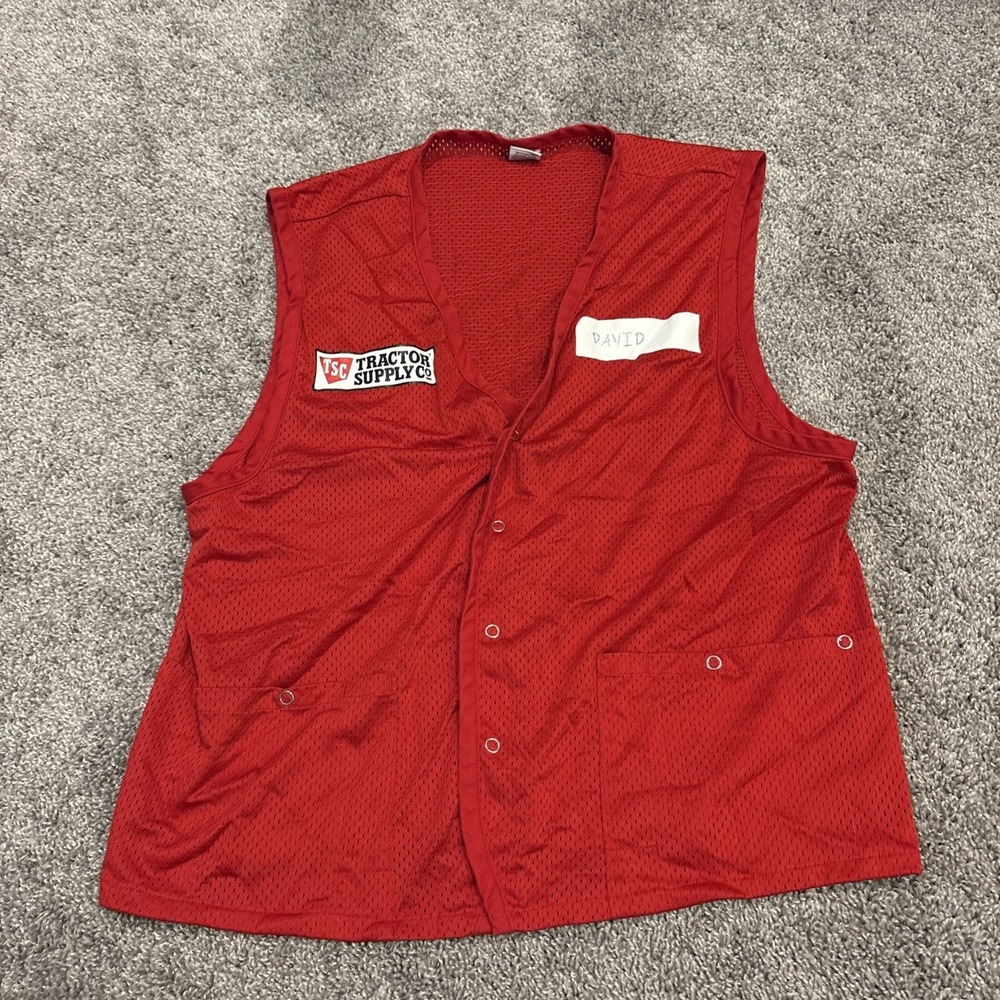 Tractor Supply Co Men's Full Zip Up Red Employee Vest With Name Tag Size Large